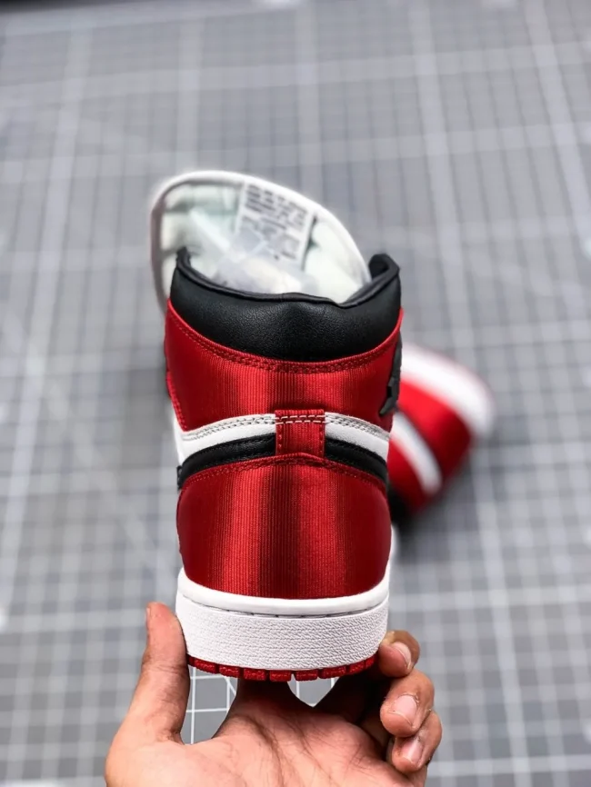 AJ 1 Retro High Satin Black Toe