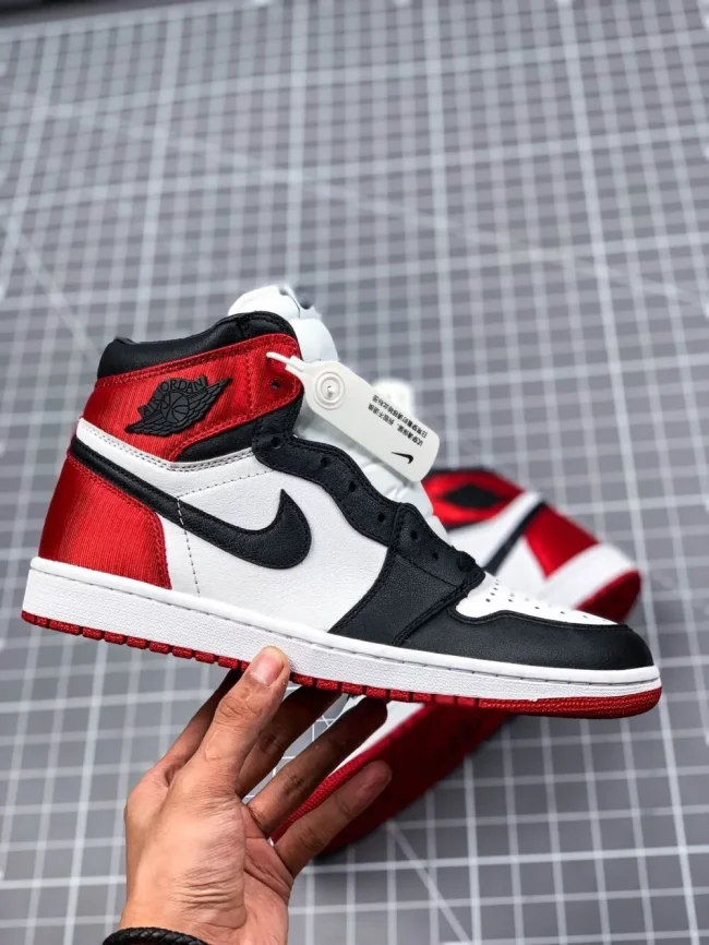 AJ 1 Retro High Satin Black Toe