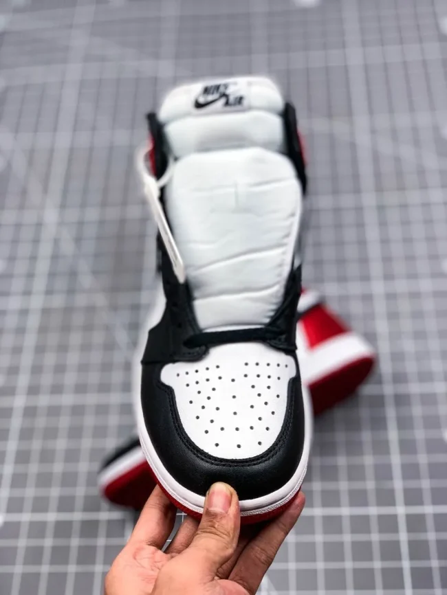 AJ 1 Retro High Satin Black Toe