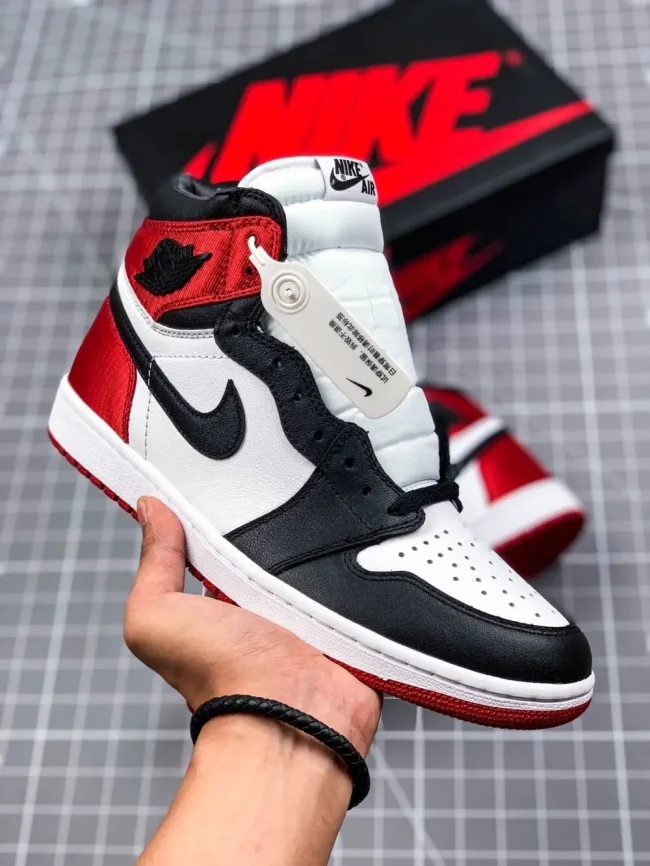 AJ 1 Retro High Satin Black Toe