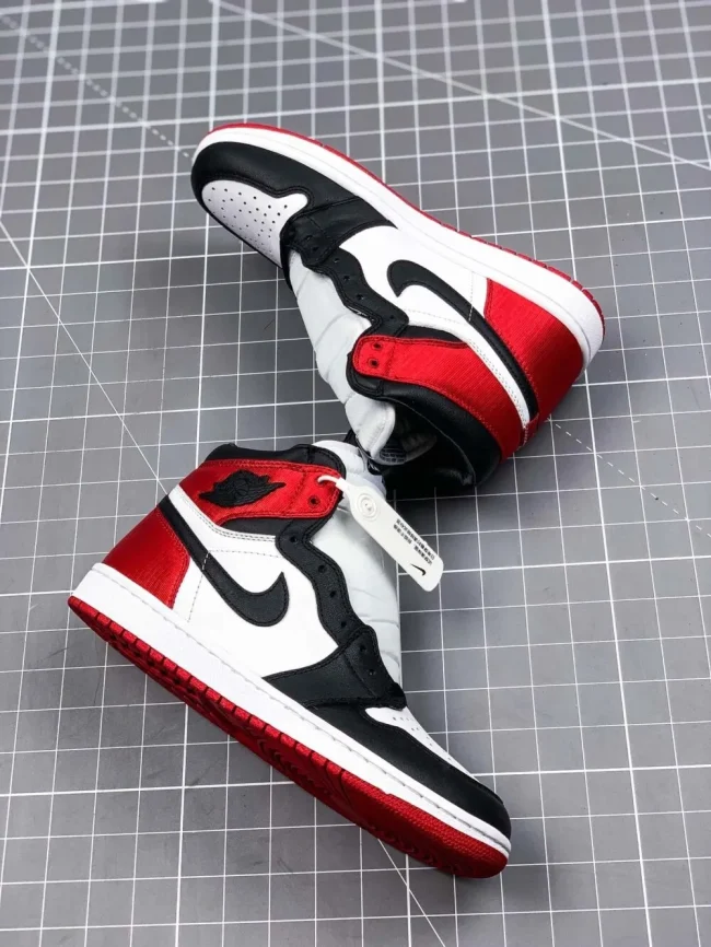 AJ 1 Retro High Satin Black Toe