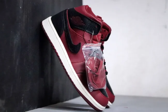 AJ 1 Mid Reverse Banned