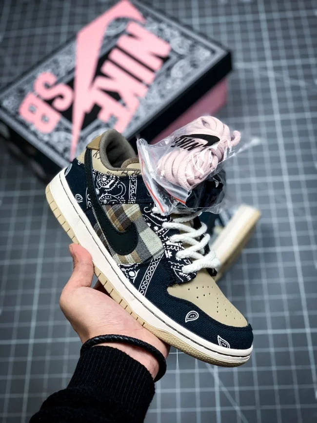 Tscott X Dunk Low Premium Qs Sb Cactus Jack