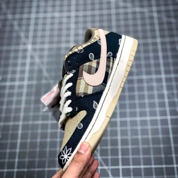 Tscott X Dunk Low Premium Qs Sb Cactus Jack