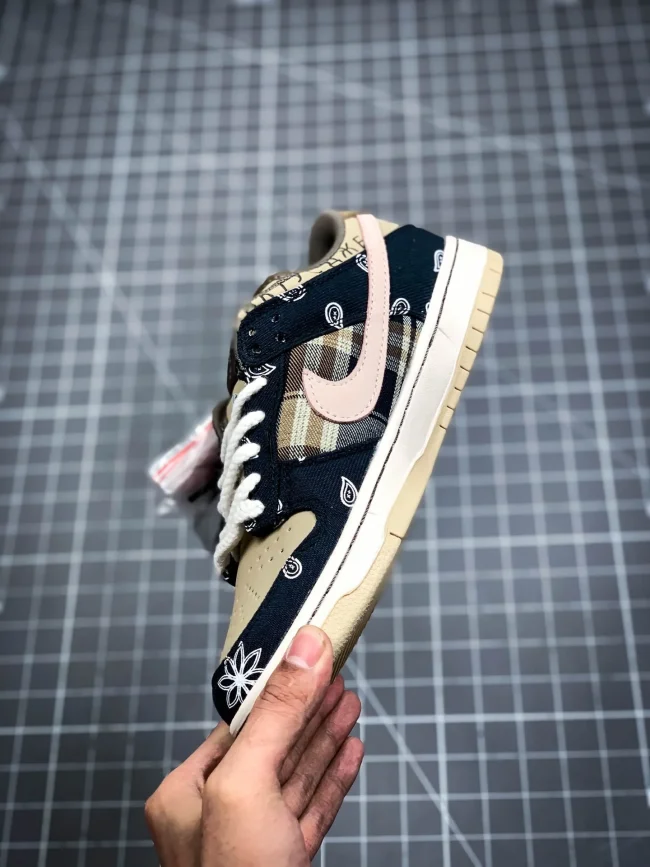 Tscott X Dunk Low Premium Qs Sb Cactus Jack