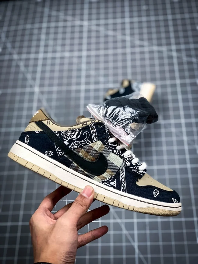 Tscott X Dunk Low Premium Qs Sb Cactus Jack