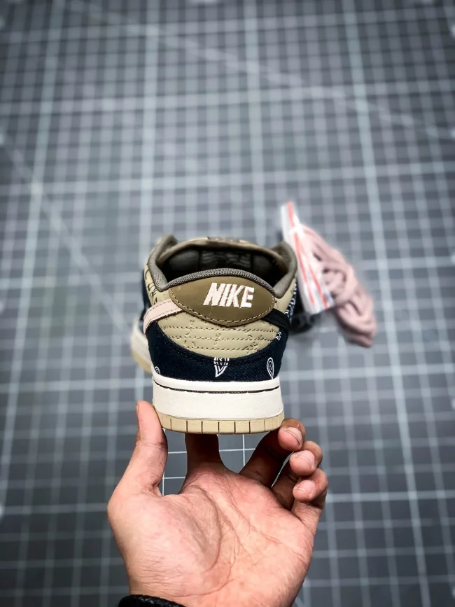 Tscott X Dunk Low Premium Qs Sb Cactus Jack