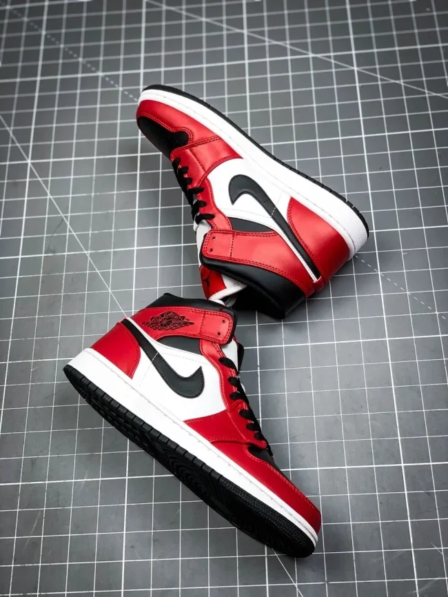 AJ 1 Mid Chicago Black Toe