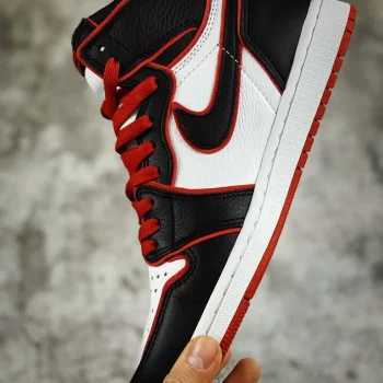 AJ 1 Retro High Bloodline