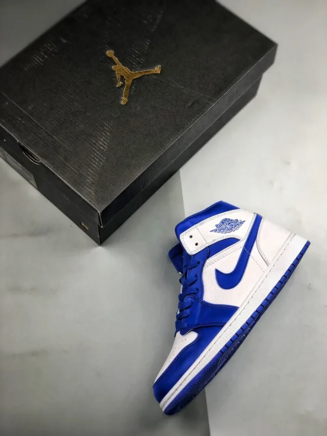 AJ 1 Mid Hyper Royal