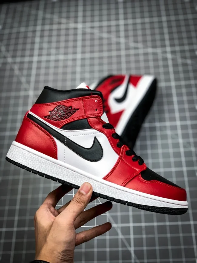 AJ 1 Mid Chicago Black Toe