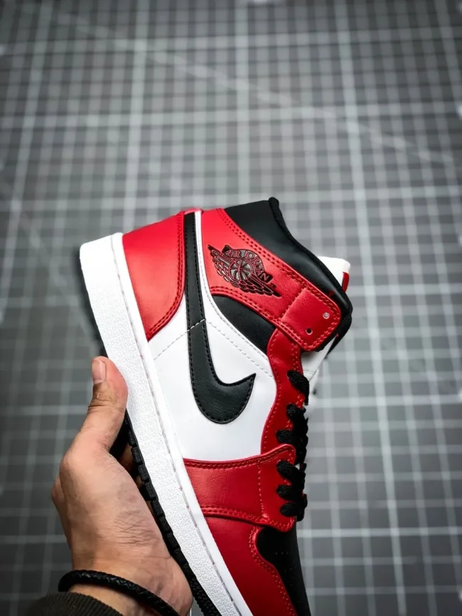 AJ 1 Mid Chicago Black Toe