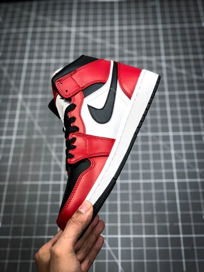 AJ 1 Mid Chicago Black Toe