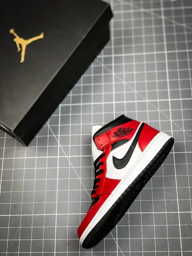 AJ 1 Mid Chicago Black Toe