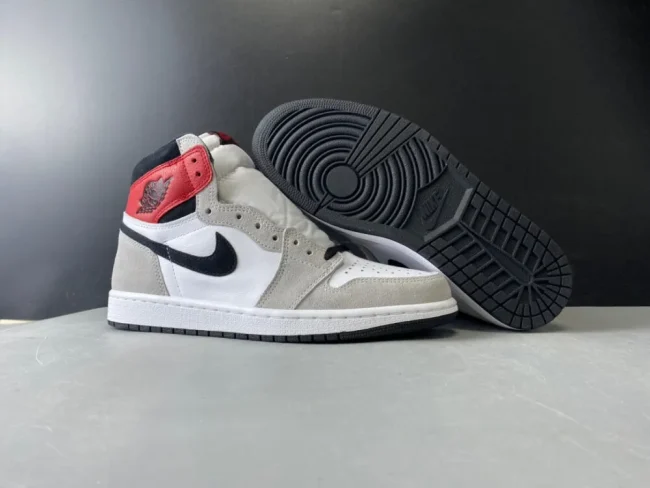 AJ 1 Retro High Smoke Grey