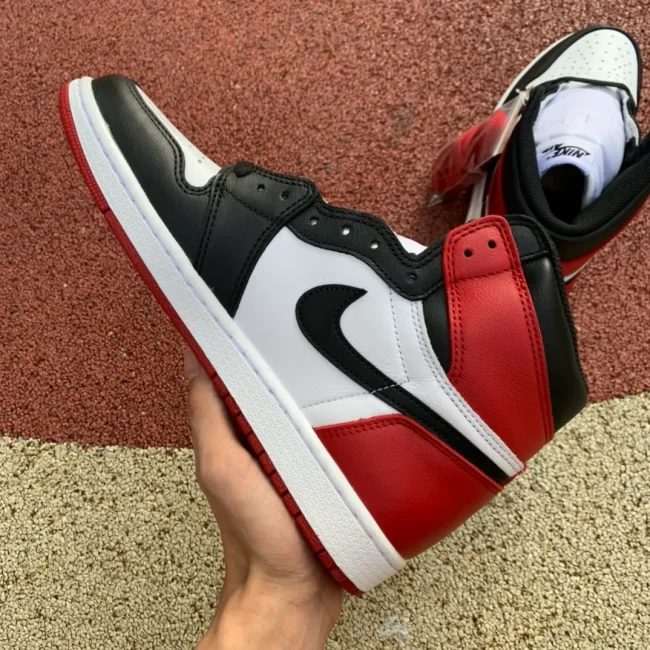 AJ 1 Retro High Og Black Toe 2016