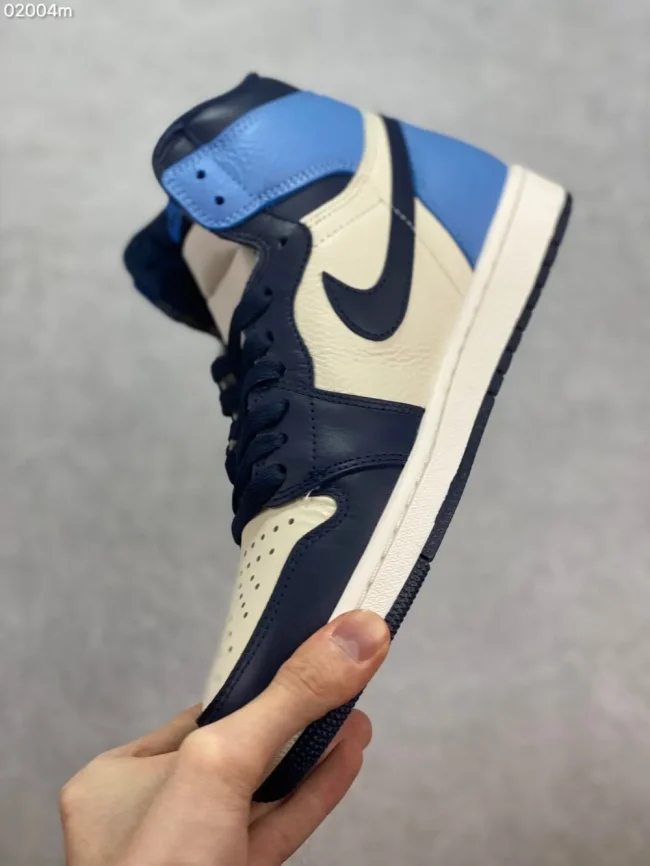 AJ 1 Retro High Obsidian