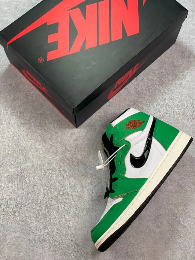 AJ 1 Retro High Lucky Green