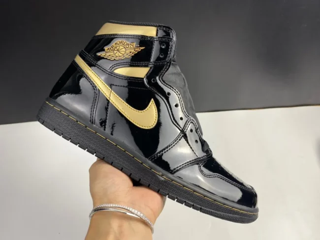 AJ 1 Retro High Og Black Metallic Gold