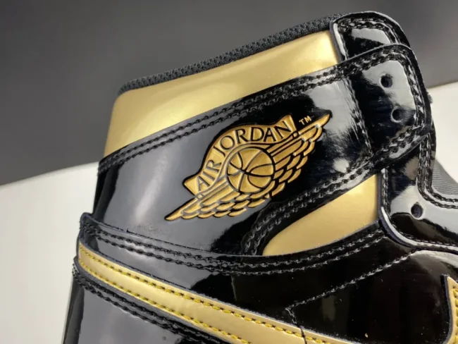 AJ 1 Retro High Og Black Metallic Gold