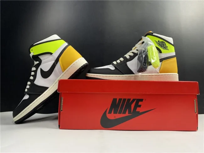 AJ 1 Retro High Og Volt Gold