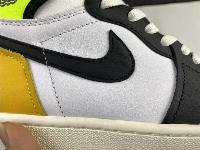 AJ 1 Retro High Og Volt Gold