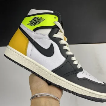 AJ 1 Retro High Og Volt Gold