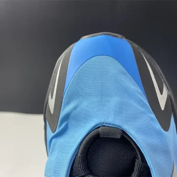 Yzy Boost 700 Mnvn Bright Cyan