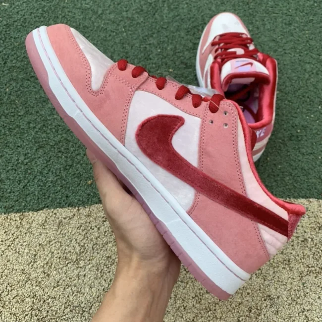 Strangelove X Dunk Low Sb Valentine's Day Special Box