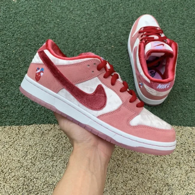 Strangelove X Dunk Low Sb Valentine's Day Special Box