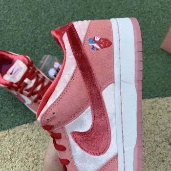 Strangelove X Dunk Low Sb Valentine's Day Special Box