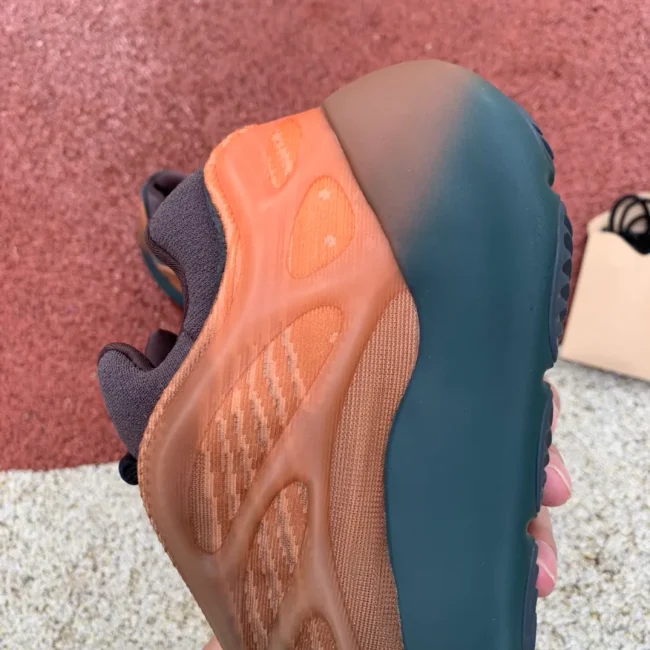 Yzy Boost 700 V3 Copper Fade