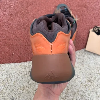 Yzy Boost 700 V3 Copper Fade