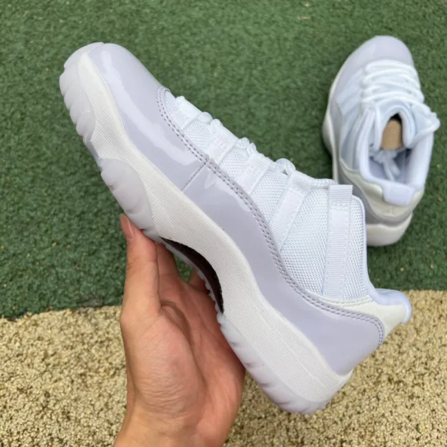 AJ 11 Retro Low Pure Violet