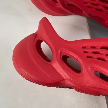 Yzy Foam Runner Vermilion