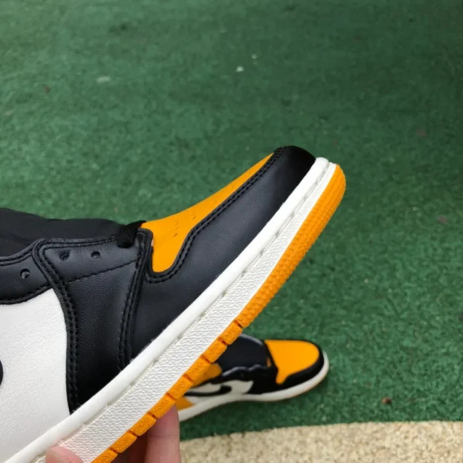 AJ 1 Retro High Og Yellow Toe