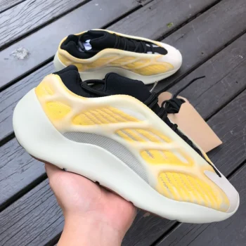 Yzy Boost 700 V3 Mono Safflower