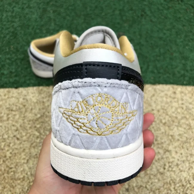 AJ 1 Low Se Beaded Swoosh