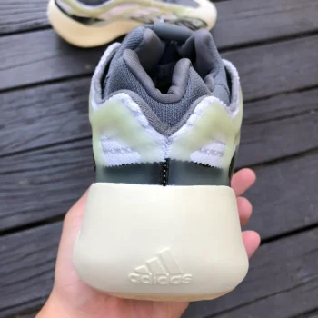 Yzy Boost 700 V3 Fade Salt