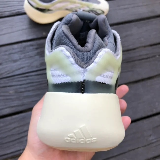 Yzy Boost 700 V3 Fade Salt