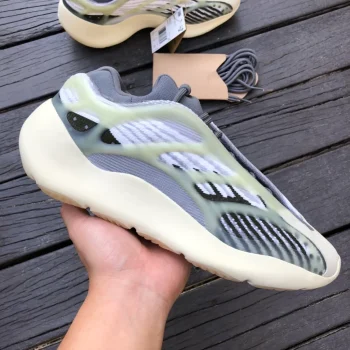 Yzy Boost 700 V3 Fade Salt