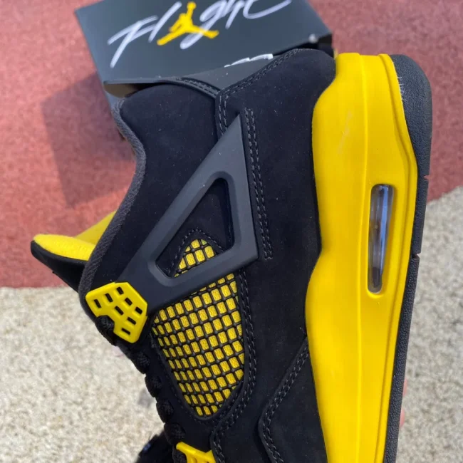 AJ 4 Retro Thunder (2023)