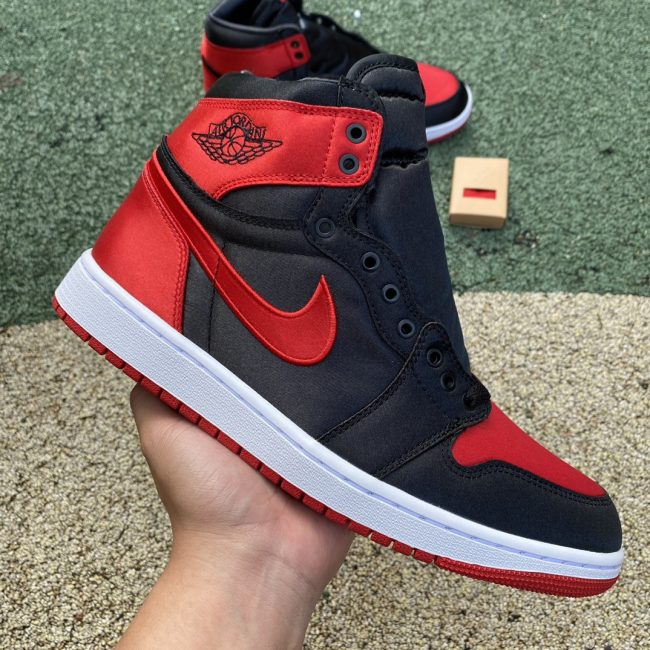 AJ 1 Retro High Og Satin Bred (2023)