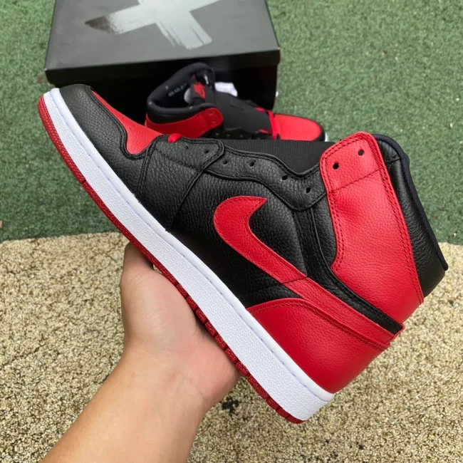 AJ 1 Retro High Banned (2011)