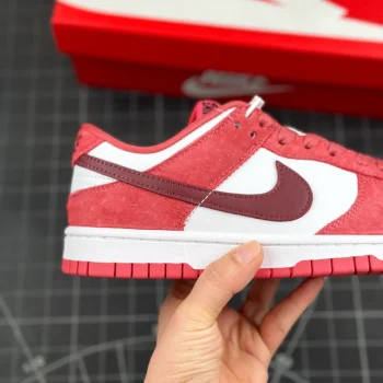 Dunk Low Valentine's Day