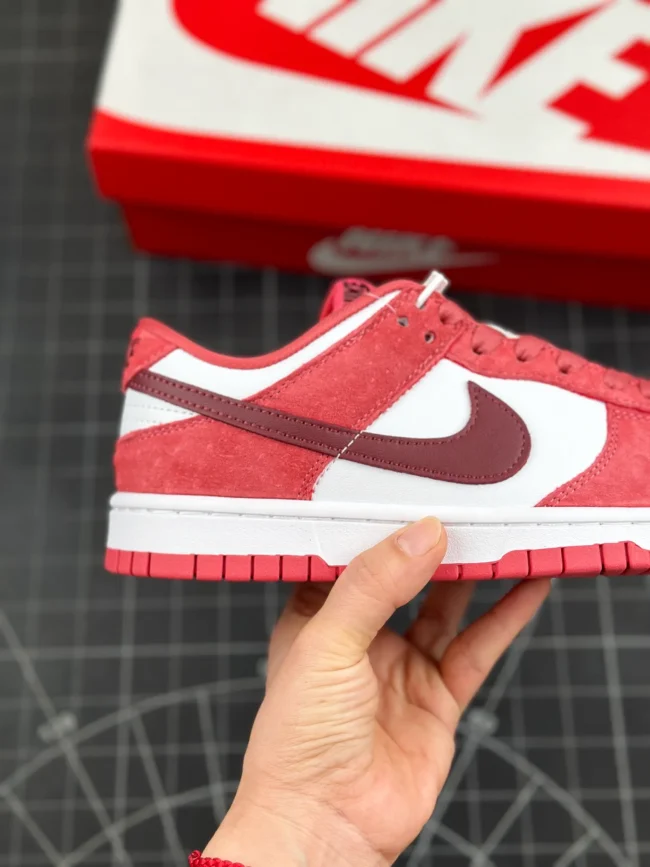 Dunk Low Valentine's Day