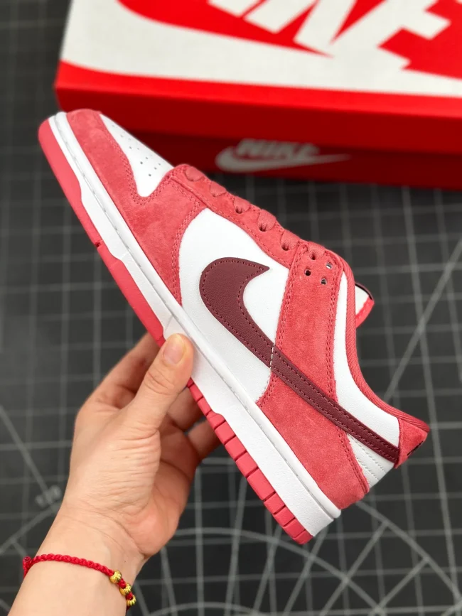 Dunk Low Valentine's Day