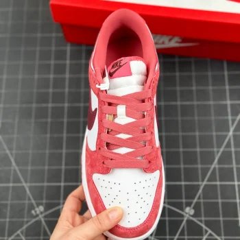 Dunk Low Valentine's Day