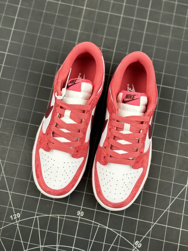 Dunk Low Valentine's Day