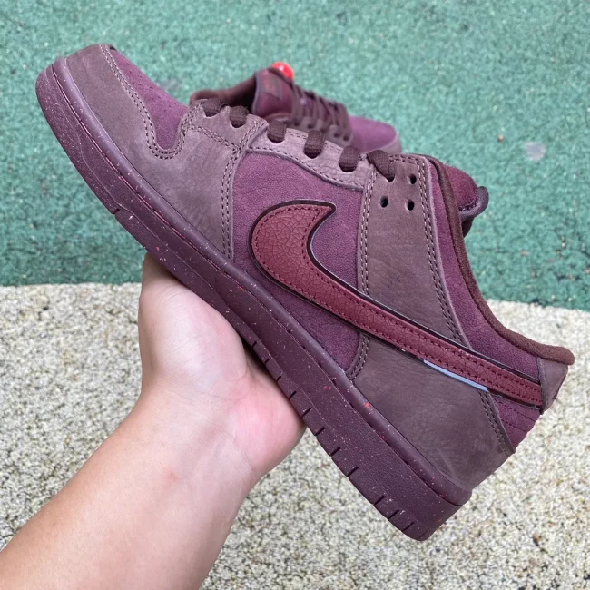 Sb Dunk Low Premium City Of Love Collection - Burgundy Crush